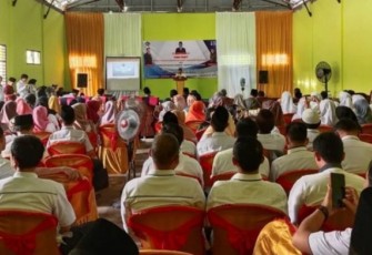 Temu-Pamit Kepala Kantor Kemenag Kabupaten Pesisir Barat di Sekolah MAN I Krui, Kecamatan Pesisir Tengah, Selasa (08/11/2022).