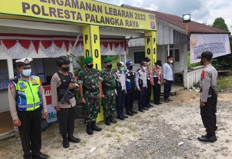 Personel Koramil Jajaran Dalam Pengamanan Arus Mudik Lebaran di Palangka Raya 
