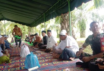 Babinsa Bambang Ikuti Tradisi Kenduri Blang di Desa Binaan