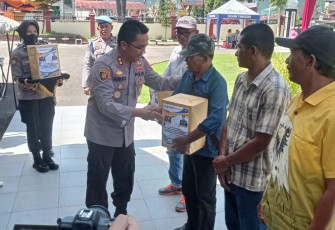 Polres Pasaman saat Salurkan Bantuan Sembako