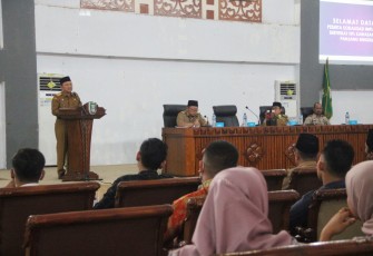Sekretaris Daerah (Sekda) Provinsi Bengkulu Hamka Sabri saat buka Sosialisasi Implementasi Sertifikat HPL Kawasan Pantai Panjang Bengkulu, di Gedung Serba Guna (GSG) Pemprov Bengkulu, Selasa (01/11). 