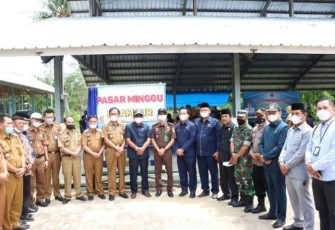 Bupati Pesisir Barat (Pesibar) Agus Istiqlal, bertolak ke Kecamatan ngambur, untuk meresmikan Pasar Minggu di Pekon Negeri Ratu, Kecamatan Ngambur, Kabupaten Pesisir Barat