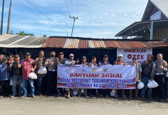 Polda Bengkulu saat Salurkan Bansos