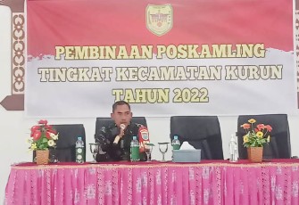 Babinsa saat Berikan Materi Pembinaan Pos Kamling Kepada Warga Binaannya 