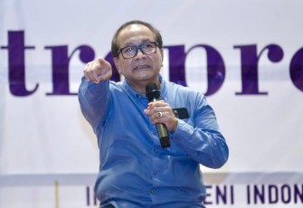 SesKemenKopUKM Arif Rahman saat dialog interaktif di sela-sela acara Young Entrepreneur Wanted di Kampus Institut Seni Indonesia (ISI), Yogyakarta, Kamis (8/12).