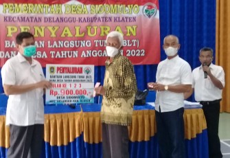 Penyaluran BLT DD 2022 di Desa Sidomulyo Kecamatan Delanggu, hari Rabu (30/03/2022).