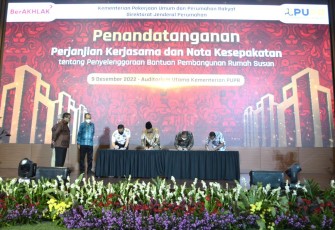  Penandatanganan Nota Kesepakatan dan Perjanjian Kerjasama tentang Penyelenggaraan Bantuan Pembangunan Rumah Susun (Rusun) dari Kementerian Pekerjaan Umum dan Perumahan Rakyat (PUPR) melalui Direktorat Jenderal (Ditjen) Perumahan dengan Bakamla RI. Kegiatan berlangsung di Audotirum Kementerian PUPR, Jumat (09/12/2022).