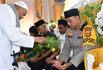 Abu Paya Pasi saat Peusijuk Pj Bupati Aceh Timur, Kapolres serta Dandim