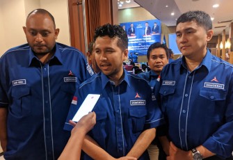 Ketua DPD Partai Demokrat Jatim Emil Dardak di Mercure Hotel Surabaya, Jumat (21/10/2022). 