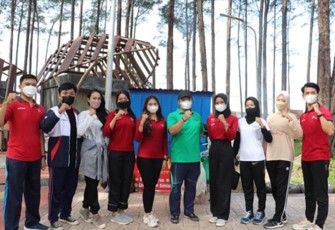 Kadispar Provinsi Bengkulu bersama ASN saat sosialisasi Pemetaan Tempat Dagang di Pasir Putih.