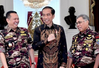 Bamsoet usai memimpin rapat persiapan pelantikan FKPPI 2021-2026, di Jakarta, Rabu (23/3/22).
