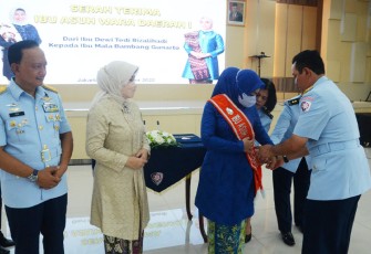 Pengukuhan Ibu Asuh Wara Koopsud I