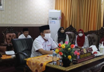 Sekda Hamka Sabri, saat mengikuti Rapat Koordinasi perihal Peta Jalan (Roadmap) Pengendalian Inflasi daerah periode Tahun 2022-2024, secara virtual