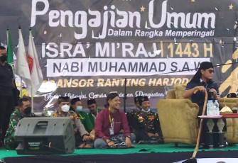 Pengajian umum bersama Gus Miftah, di Desa Harjodowo, Sukorejo, Kendal, dalam rangka memperingati Isra Mikraj Nabi Muhammad SAW