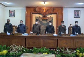 Sidang paripurna DPRD Tulungagung tentang persetujuan penetapan Ranperda tentang Rencana Pembangunan Industri (RPI) 