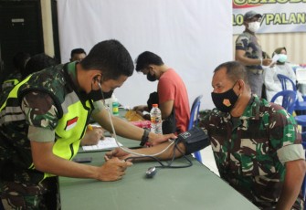 Vaksinasi Booster terhadap seluruh Prajurit, PNS dan Anggota Persit KCK Cabang XLII Kodim 1016/Plk