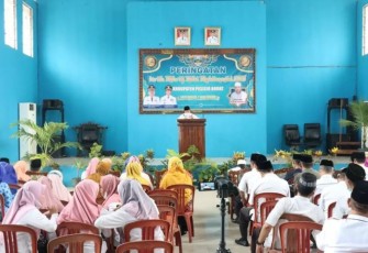 Wakil Bupati Pesibar, A. Zulqoini Syarif, saat menghadiri acara peringatan Isra Mi’raj 