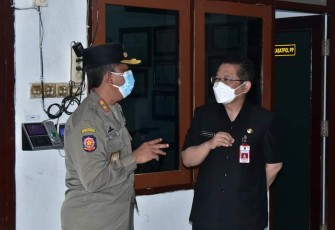 Pj Sekda Trenggalek Dr. Andriyanto, saat meninjau markas Satpol PP dan Kebakaran, Kabupaten Trenggalek