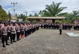 Upacara pelepasan personel BKO Polda Sumbar