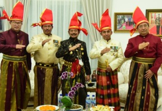 Pangdam Hasanuddin Hadiri Pemberian Gelar Adat Gowa ke Menko PMK