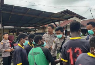 Peduli Kamtibmas,  Satgas Binmas Noken Terus Himbau Pemuda Kampung Sokamu