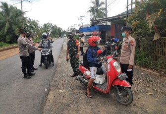  Razia Kartu Vaksin Pengendara Sepeda Montor & Pengunjung Pasar