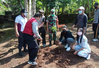 Danramil 0801/10 Punung Hadiri Penanaman Pohon Dalam Rangka Peringati Hari Air Sedunia Ke 30