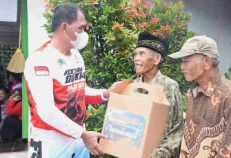​​​​Danrem 081/DSJ Bawa Senyum dan Kebahagiaan Bagi Masyarakat di Kaki Gunung Lawu