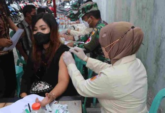 Terus Bersinergi, Kodim Tulungagung Gelar Serbuan Vaksinasi di My Own Barn Coffee Shop