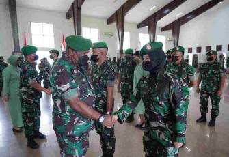 579 Personel Kodam XVIII/Kasuari Naik Pangkat, Kasdam : Syukuri dan Jadikan Penyemangat
