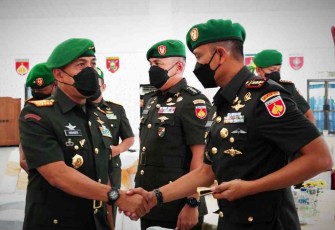 Tongkat Komando Wijayakusuma Diserahterimakan