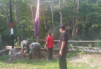 Jaga Alam, Babinsa Koramil 0801/02 Kebonagung Bersama Masyarakat Lakukan Penghijauan