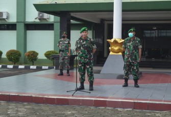 Dandim 0505/Jakarta Timur Pimpin Apel Gabungan Di Awal Bulan Ramadhan