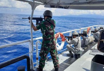 Asah Kesigapan Bakamla, Yonmarhanlan IX Latih Menembak Senjata Dasan DSAR - 15P
