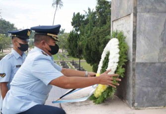 Lanud Sutan Sjahrir Ziarah ke TMP Kusuma Negara Padang Berjalan Khidmat
