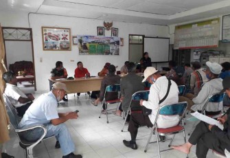 Babinsa Koramil 02/Sdk Hadiri Rapat Verifikasi Kartu Tani Desa Di Wilayah Binaan