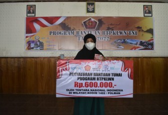 Kodim 1402 Polman Salurkan Dana Bantuan Pedagang Kaki Lima