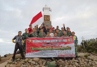 Dari Puncak Lawu 3265 DPL, Korem 081/DSJ : Selamat Menunaikan Ibadah Puasa Ramadan 1443 H/2022 M