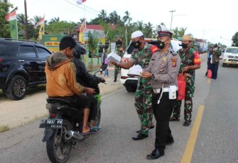 Koramil Waru Bersama Forum Ketua RT dan Mabes Berbagi Takjil