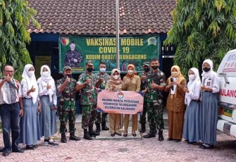 Kodim Tulungagung Gelar Vaksinasi Mobile Covid-19 di SMAN 1 Kalidawir