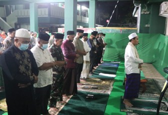 Tingkatkan Derajat Ketaqwaan, Kodim Tulungagung Gelar Sholat Isya dan Tarawih Bersama