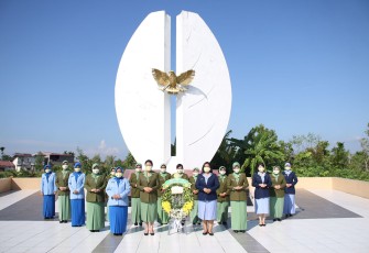  Ziarah ke Makam Pahlawan dalam rangka HUT Dharma Pertiwi