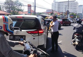 Kadishub Kota Makassar Terjun Langsung Urai Kemacetan 