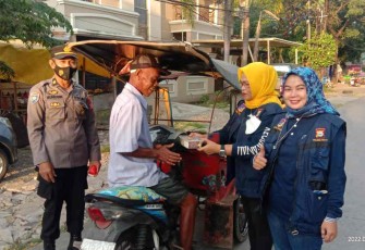 Takjil on The Road FKPM Polsek Tallo Berbagi Keberkahan Ramadan