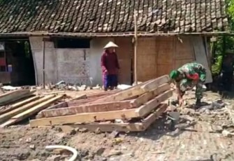 Serka Nursahid Bantu Warga Bangun Rumah