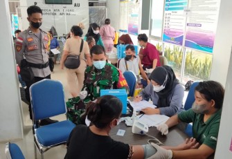 Sinergitas Satgas Yonif 144/JY Gelar Vaksinasi Booster bersama Polri dan Nakes 