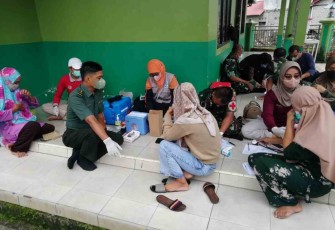 Vaksinasi Pedagang dan Pengunjung Pasar Petung