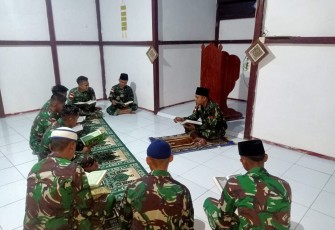 Sholat Tarawih dan Tadarus Satgas Perbatasan 