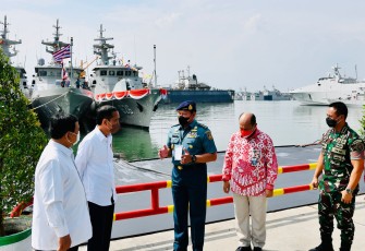 Peluncuran holding  dan program strategis BUMN industri pertahanan oleh Presiden
