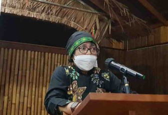 Ibu Novieta saat memberikan pelatihan E-commerce pelaku UMKM di Kepulauan Mentawai, Rabu (20/4/22) 